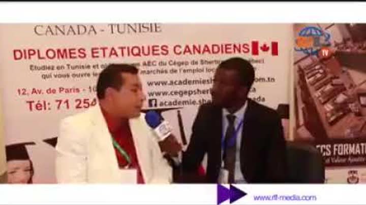 Plateau de télévision, bandeau « diplômes étatiques canadiens »